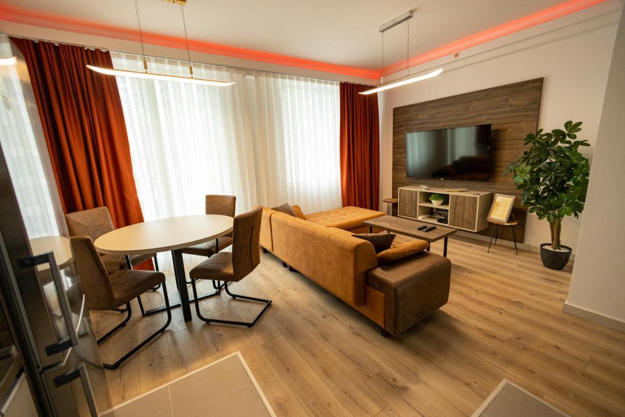 19Th & 18Th Floor Secure Apartments With Pool & Fitness & Parking Included In Price Скопье Экстерьер фото